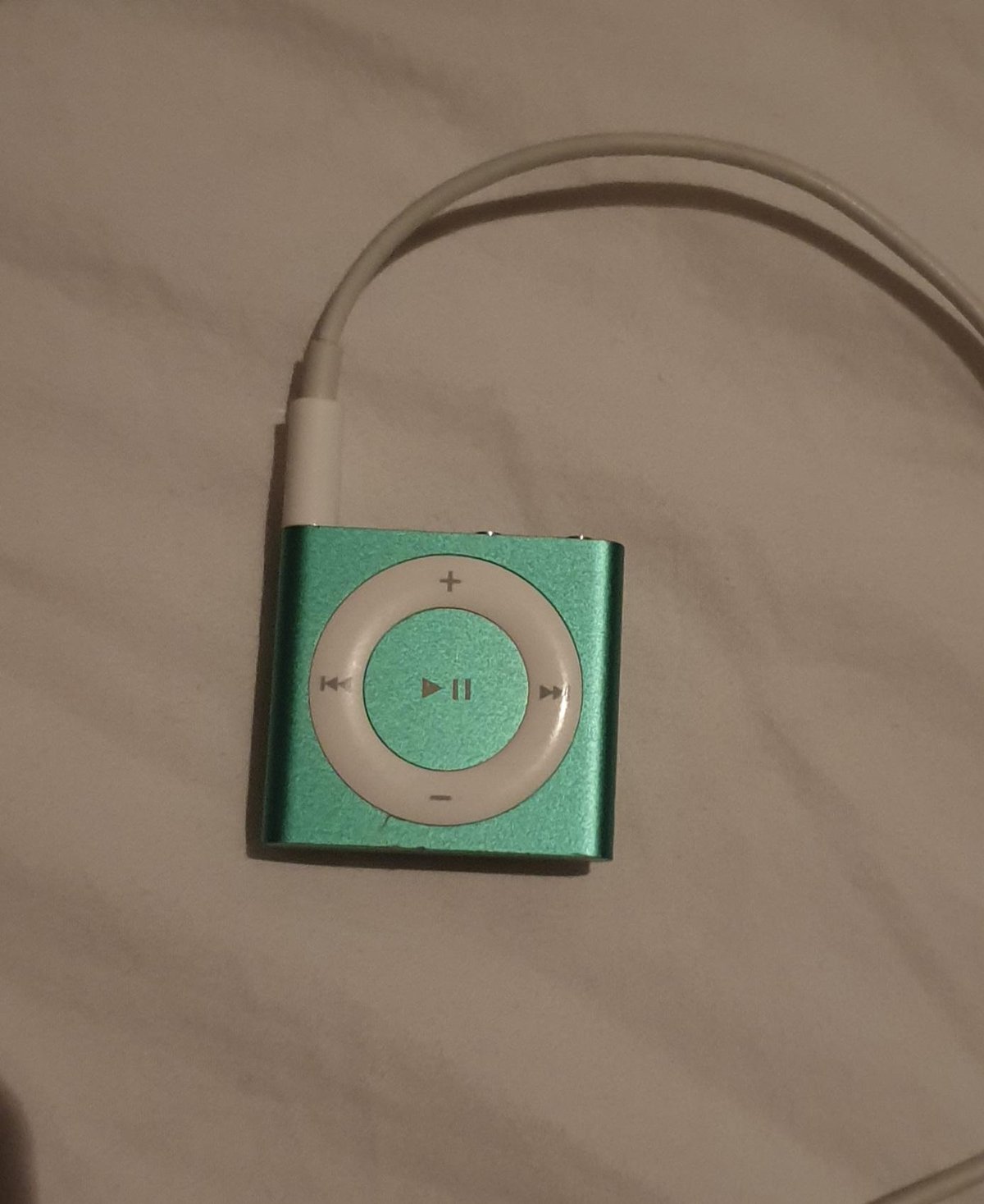 iPod Shuffle 4th Gen Specs & Performance Deliver VoiceOver and 15 Hours